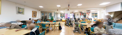 職員と入居者の交流の場