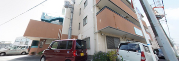 閑静な住宅街に位置する交差点