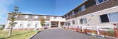 日当たりの良い介護施設の全景