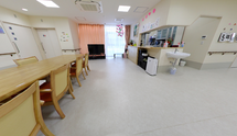 ケア施設の居心地の良い共用エリア