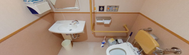 高齢者ケア施設のトイレルーム