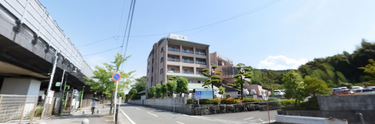 交差点とその周辺の建物