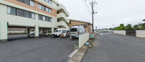 ケアホームの外観と通り