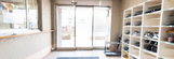 受付と靴棚のあるロビー