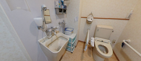 介護施設内の安全なトイレ設備