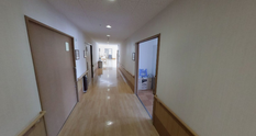 介護施設のきれいな内廊下