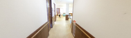 綺麗に整備された長い廊下