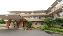 介護施設の清潔な外観写真