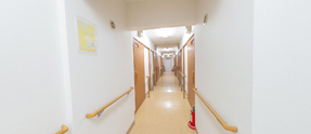 介護施設内の綺麗な通路