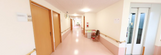 清潔感のある施設の廊下