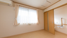 明るく広々とした介護施設の部屋