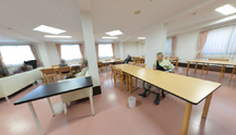 介護施設の共有リビングエリア