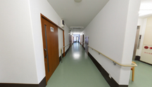 介護施設の綺麗な内廊下の風景