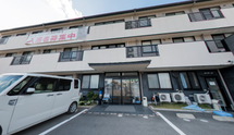 介護施設の正面玄関付近