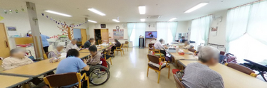 介護施設内の共有スペースで