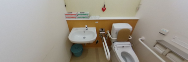 バリアフリー対応のトイレ設備