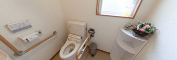介護施設の明るい部屋の内装