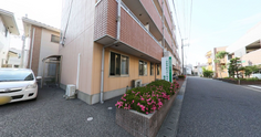介護施設外観と周囲