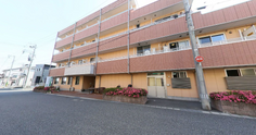 介護施設の外観とアプローチ