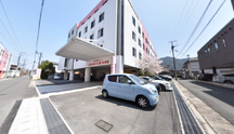 介護施設前の通りの景色
