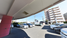 明るい介護施設の入口エリア