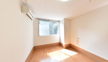 広々とした介護施設の部屋