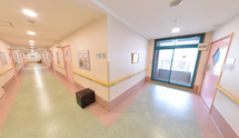 介護施設内の廊下の風景