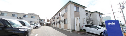 介護施設外観と駐車場