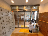 シニア施設の入口と受付
