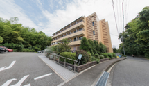 介護施設の環境と入口の風景