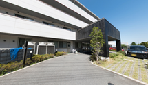 新しい介護施設の外観と周辺