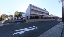 清潔感あふれる介護施設外観