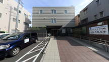 介護施設の外観と通り