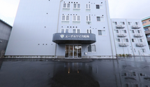 明るい外観を持つ介護施設