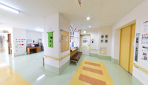 広々とした廊下の様子