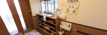 介護施設の受付と応接スペース