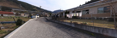 静かな田園地帯の介護施設