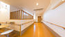 清潔感溢れる介護施設の廊下