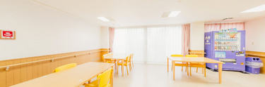 介護施設の共用ダイニングルーム