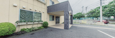 介護施設の外観と周辺環境