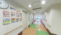 職員用掲示板や対応案内の廊下