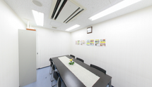 介護施設内の会議室風景