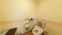 施設のトイレ設備と周辺