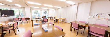 温かみのある共用エリアの内観
