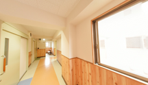 介護施設内の廊下の風景