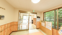 介護施設内の共有リビングエリア