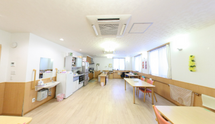 介護施設の居心地の良いリビング