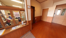 広々とした介護施設のエントランス