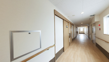 介護施設内の廊下風景