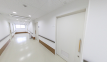 ケアホーム内部の廊下の光景
